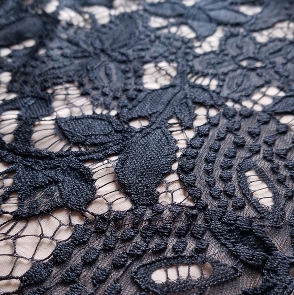 🚫SOLD🚫NWOT EXPRESS FLORAL LACE MINI SKIRT - Picture 2 of 5